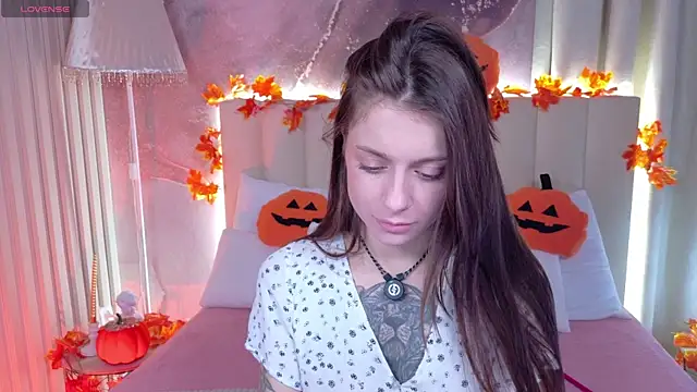 Snapshot of Eille_Elfie chatting on 10-20-25, 05:19 Eille Elfie online show from 10-20-25, 05:19