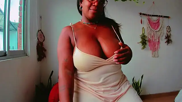 Adrilovechocolate online show from 12-05-24, 05:39