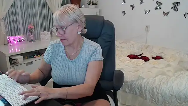 Ghertrude52 online show from 10-06-25, 03:04