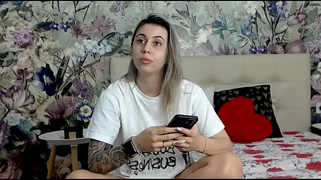 RoseDiamond06 online show from 01-29-25, 06:28