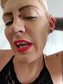 Snapshot of PinkTheHawk chatting on 12-08-24, 02:07 PinkTheHawk online show from 12-08-24, 02:07