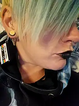 Snapshot of PinkTheHawk chatting on 01-10-25, 10:28 PinkTheHawk online show from 01-10-25, 10:28