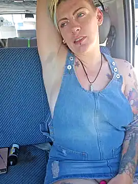 Snapshot of PinkTheHawk chatting on 01-11-25, 01:59 PinkTheHawk online show from 01-11-25, 01:59