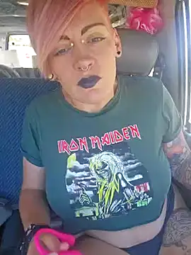 Snapshot of PinkTheHawk chatting on 01-14-25, 11:27 PinkTheHawk online show from 01-14-25, 11:27