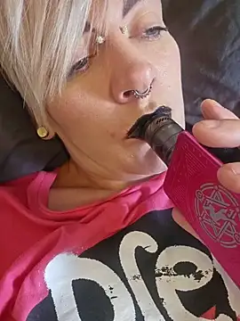 Snapshot of PinkTheHawk chatting on 01-25-25, 10:18 PinkTheHawk online show from 01-25-25, 10:18