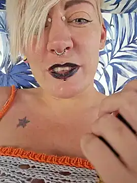 Snapshot of PinkTheHawk chatting on 02-07-25, 10:41 PinkTheHawk online show from 02-07-25, 10:41