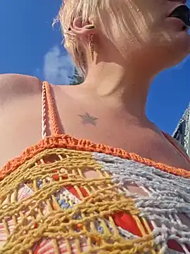 Snapshot of PinkTheHawk chatting on 02-08-25, 08:42 PinkTheHawk online show from 02-08-25, 08:42