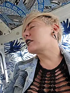 Snapshot of PinkTheHawk chatting on 02-21-25, 10:26 PinkTheHawk online show from 02-21-25, 10:26