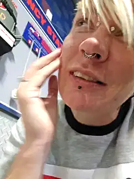 Snapshot of PinkTheHawk chatting on 03-07-25, 09:18 PinkTheHawk online show from 03-07-25, 09:18