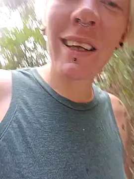 Snapshot of PinkTheHawk chatting on 03-15-25, 04:35 PinkTheHawk online show from 03-15-25, 04:35