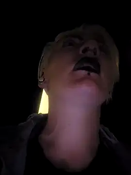 Snapshot of PinkTheHawk chatting on 03-16-25, 01:38 PinkTheHawk online show from 03-16-25, 01:38