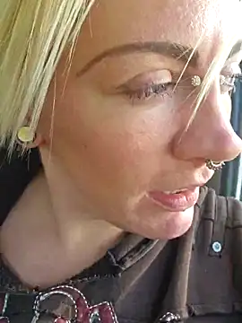 Snapshot of PinkTheHawk chatting on 03-21-25, 01:13 PinkTheHawk online show from 03-21-25, 01:13