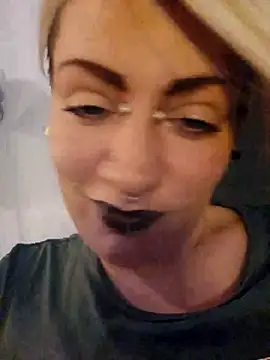 Snapshot of PinkTheHawk chatting on 09-24-25, 06:06 PinkTheHawk online show from 09-24-25, 06:06