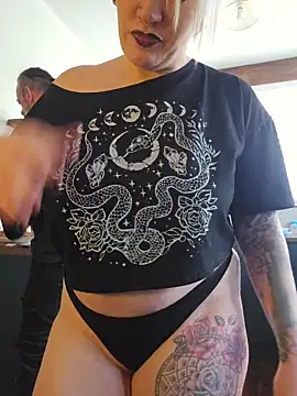 Snapshot of PinkTheHawk chatting on 10-19-25, 03:29 PinkTheHawk online show from 10-19-25, 03:29