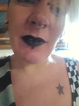 Snapshot of PinkTheHawk chatting on 10-19-25, 11:16 PinkTheHawk online show from 10-19-25, 11:16