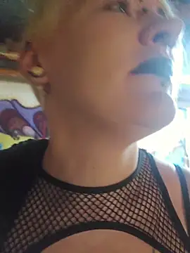 Snapshot of PinkTheHawk chatting on 10-25-25, 01:46 PinkTheHawk online show from 10-25-25, 01:46