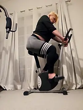 PinkTheHawk online show from 03-05-26, 08:43