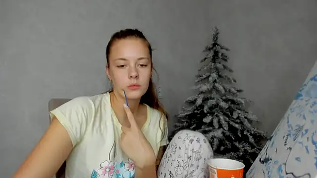 Snapshot of why_again_me chatting on 12-15-24, 10:58 why again me online show from 12-15-24, 10:58