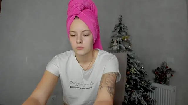 Snapshot of why_again_me chatting on 01-10-25, 07:43 why again me online show from 01-10-25, 07:43