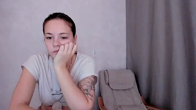 Snapshot of why_again_me chatting on 01-30-25, 05:49 why again me online show from 01-30-25, 05:49