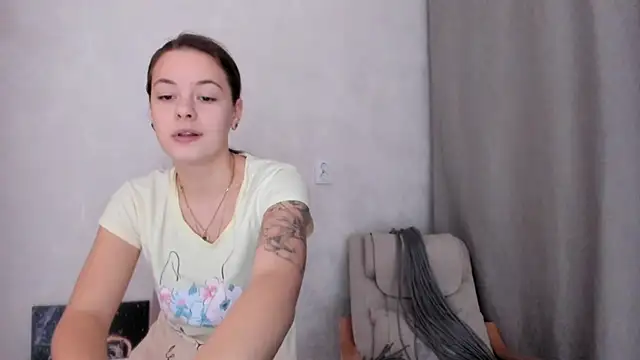 Snapshot of why_again_me chatting on 02-08-25, 06:01 why again me online show from 02-08-25, 06:01