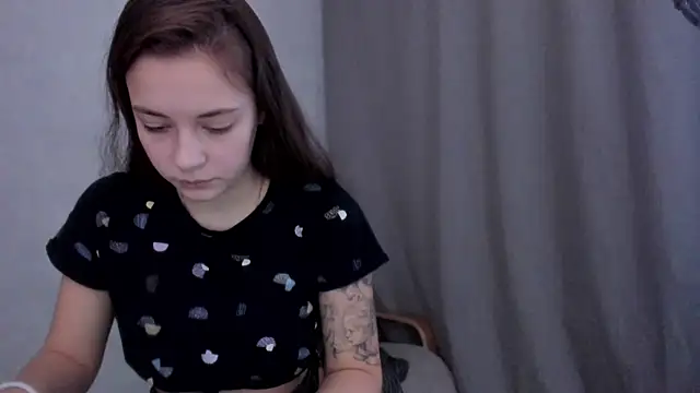 Snapshot of why_again_me chatting on 02-14-25, 02:02 why again me online show from 02-14-25, 02:02