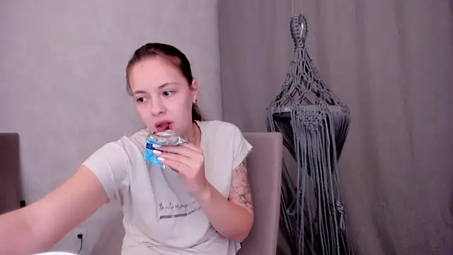 Snapshot of why_again_me chatting on 02-23-25, 09:37 why again me online show from 02-23-25, 09:37