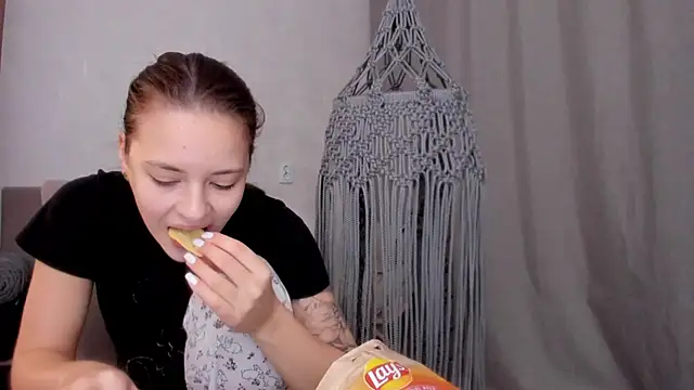 Snapshot of why_again_me chatting on 03-06-25, 04:17 why again me online show from 03-06-25, 04:17