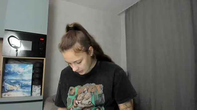 Snapshot of why_again_me chatting on 09-21-25, 04:52 why again me online show from 09-21-25, 04:52