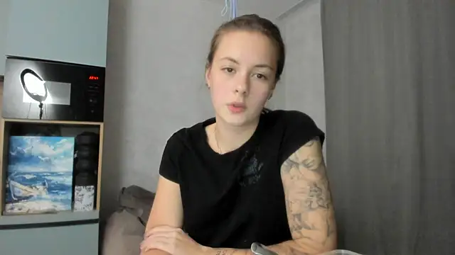 Snapshot of why_again_me chatting on 10-29-25, 07:48 why again me online show from 10-29-25, 07:48