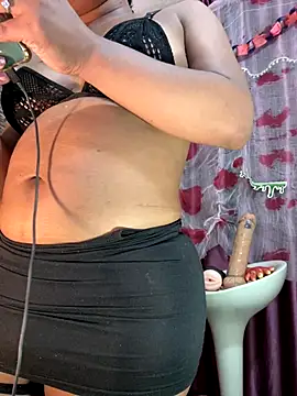 Snapshot of Newshantal_ chatting on 10-12-25, 01:48 Newshantal online show from 10-12-25, 01:48