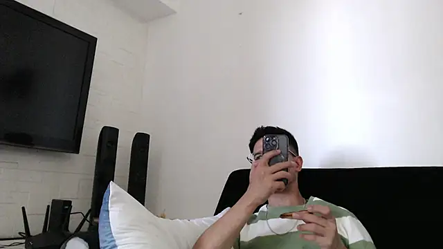 Snapshot of SebastianReiss chatting on 03-14-25, 03:59 SebastianReiss online show from 03-14-25, 03:59