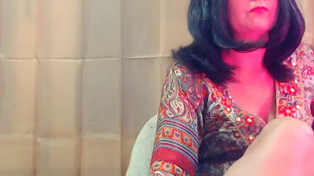 Snapshot of Fun4tipz chatting on 10-06-25, 02:09 Fun4tipz online show from 10-06-25, 02:09