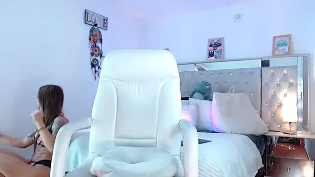 hollythomson online show from 12-03-24, 07:44