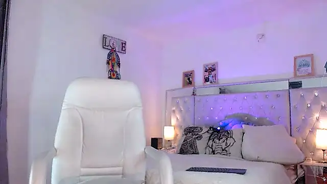 hollythomson online show from 01-14-25, 01:15