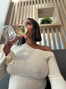Snapshot of __Nessa__ chatting on 07-25-26, 11:41 Nessa online show from 07-25-26, 11:41