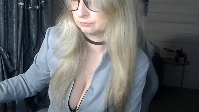 RubiLakros online show from 10-31-25, 03:46