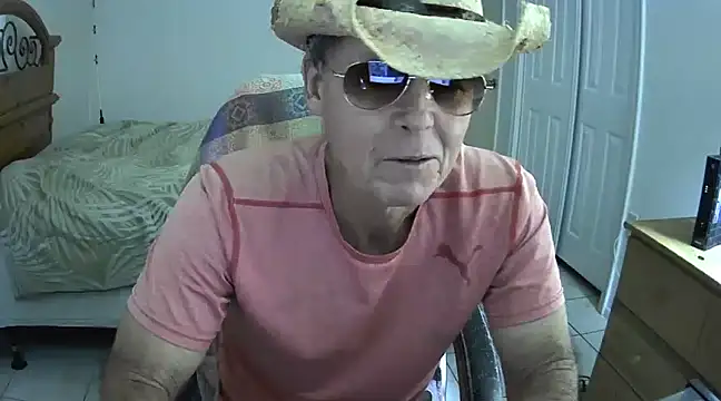 Snapshot of nakeedcowboi65 chatting on 01-19-25, 03:32 nakeedcowboi65 online show from 01-19-25, 03:32