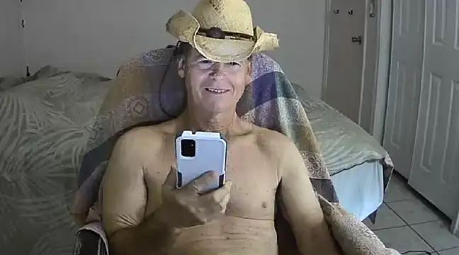 Snapshot of nakeedcowboi65 chatting on 02-13-25, 11:17 nakeedcowboi65 online show from 02-13-25, 11:17