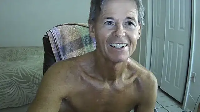 Snapshot of nakeedcowboi65 chatting on 10-19-25, 09:32 nakeedcowboi65 online show from 10-19-25, 09:32