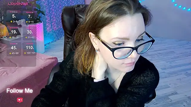 AngelaWhiti online show from 02-10-25, 06:35