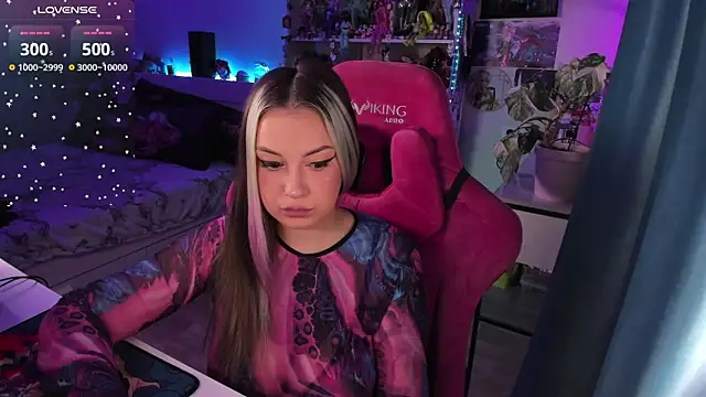 ChloeKohaku online show from 12-18-24, 03:26