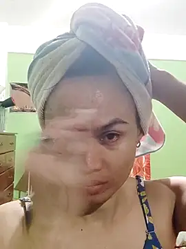 QueenSoreal online show from 09-18-25, 05:15