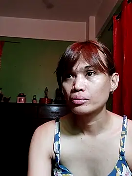 QueenSoreal online show from 09-19-25, 04:40