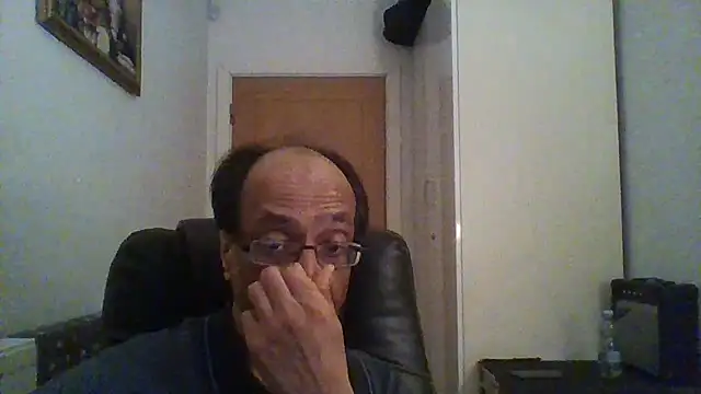 Snapshot of rauncher1 chatting on 01-31-25, 12:50 rauncher1 online show from 01-31-25, 12:50