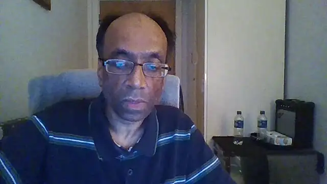 Snapshot of rauncher1 chatting on 10-09-25, 10:52 rauncher1 online show from 10-09-25, 10:52