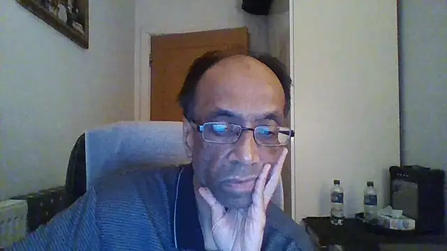 Snapshot of rauncher1 chatting on 10-15-25, 11:27 rauncher1 online show from 10-15-25, 11:27