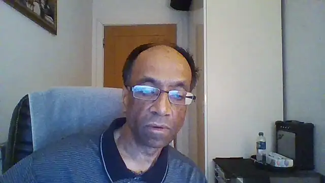 Snapshot of rauncher1 chatting on 10-17-25, 09:01 rauncher1 online show from 10-17-25, 09:01