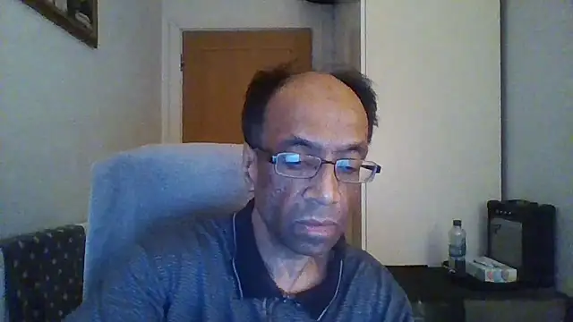 Snapshot of rauncher1 chatting on 10-20-25, 08:04 rauncher1 online show from 10-20-25, 08:04