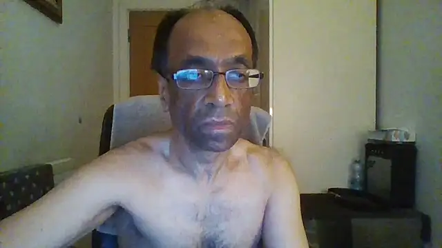 Snapshot of rauncher1 chatting on 10-27-25, 04:55 rauncher1 online show from 10-27-25, 04:55